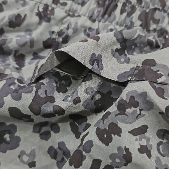 Athleta Womens XS Printed Mesh Racer Run Short Grey and Black Leopard Print 4" - Picture 8 of 10